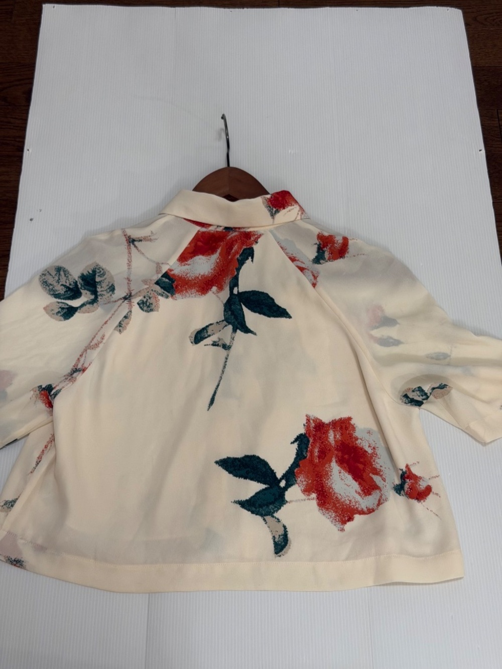 Aritzia Wilfred Henrietta Cropped Button Down Blouse Birch Molten Floral XS - Picture 8 of 10